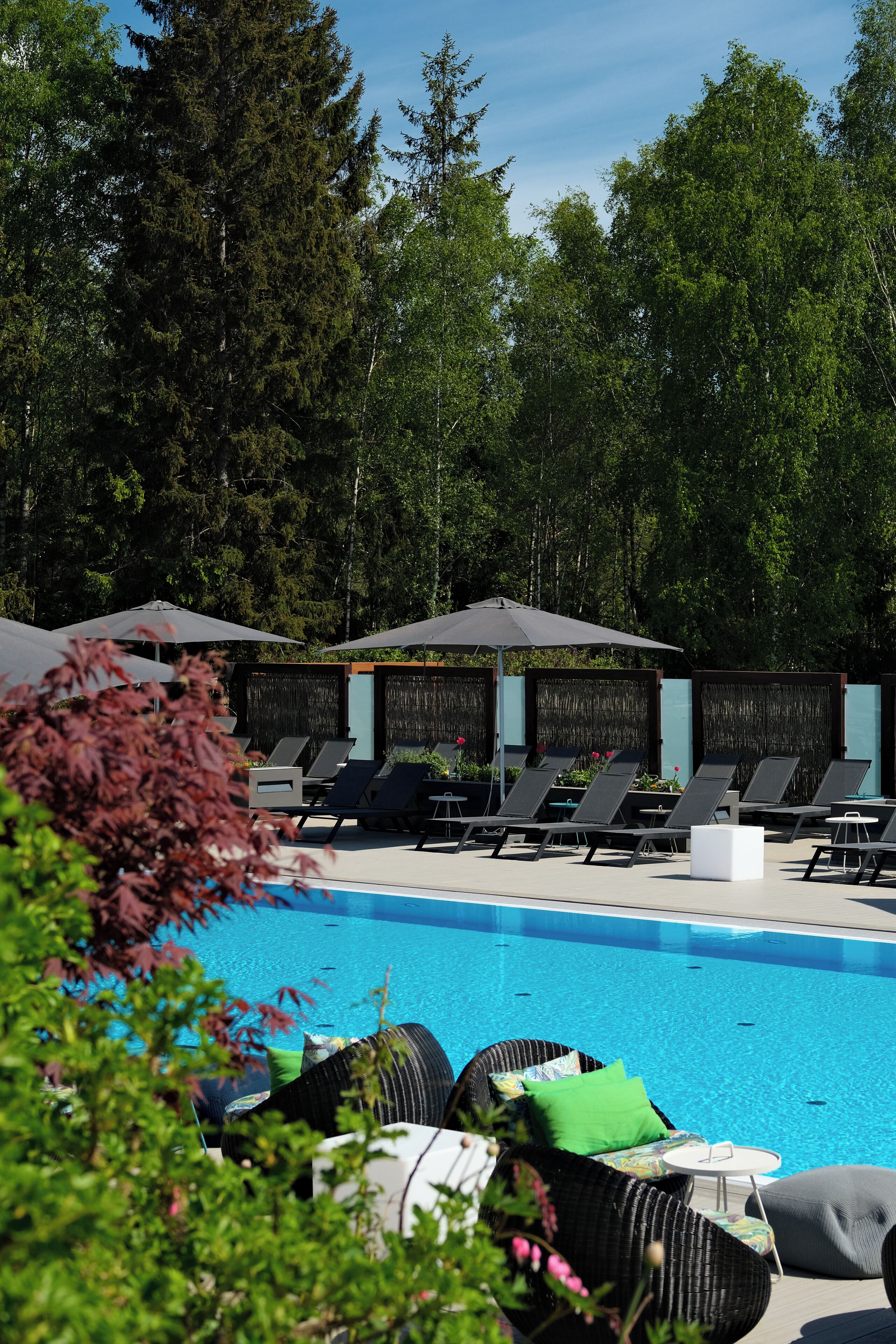 6 innendørsbassenger, 5 utendørsbassenger og solsenger