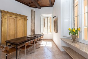 Nicht klassifiziertes Bild, 2 von 77, Schaltfläche