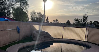 Pool home in Phoenix Retreat close to everything!