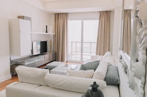 Suite ejecutiva | Ropa de cama hipoalergénica, edredones de plumas, minibar y caja fuerte