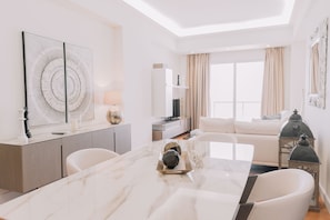 Suíte executiva | Roupas de cama antialérgicas, edredons de pluma, frigobar