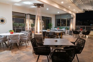 Terrace/patio - MY WAY HOTEL & EVENTS (Patras)