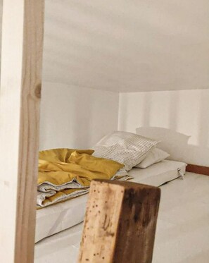 2 Schlafzimmer, Schreibtisch, Bügeleisen/Bügelbrett, Reisekinderbett