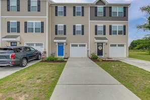 Exterior - Sunlit Milford Townhome < 2 Mi to Riverwalk! (Milford)