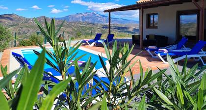 Villa Las Adelfas with beautiful view ,HEATED POOL, 6 Pers, WIFI,BBQ,terraces