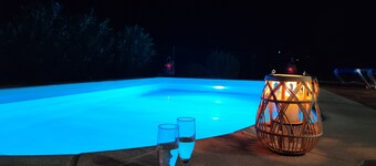 Luxe villa, 360 graden uitzicht, verwarmd zwembad, 6 personen, WIFI, BBQ, terras