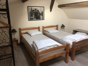 3 bedrooms, iron/ironing board, WiFi, bed sheets