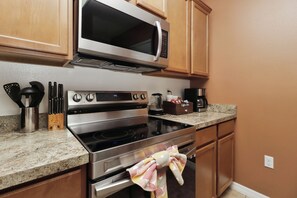 House | Private kitchen | Full-size fridge, microwave, oven, stovetop