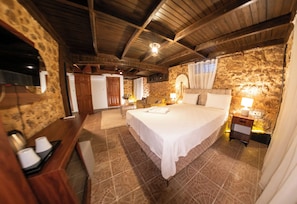 Traditional Double Room | 2 bedrooms, Egyptian cotton sheets, premium bedding, minibar