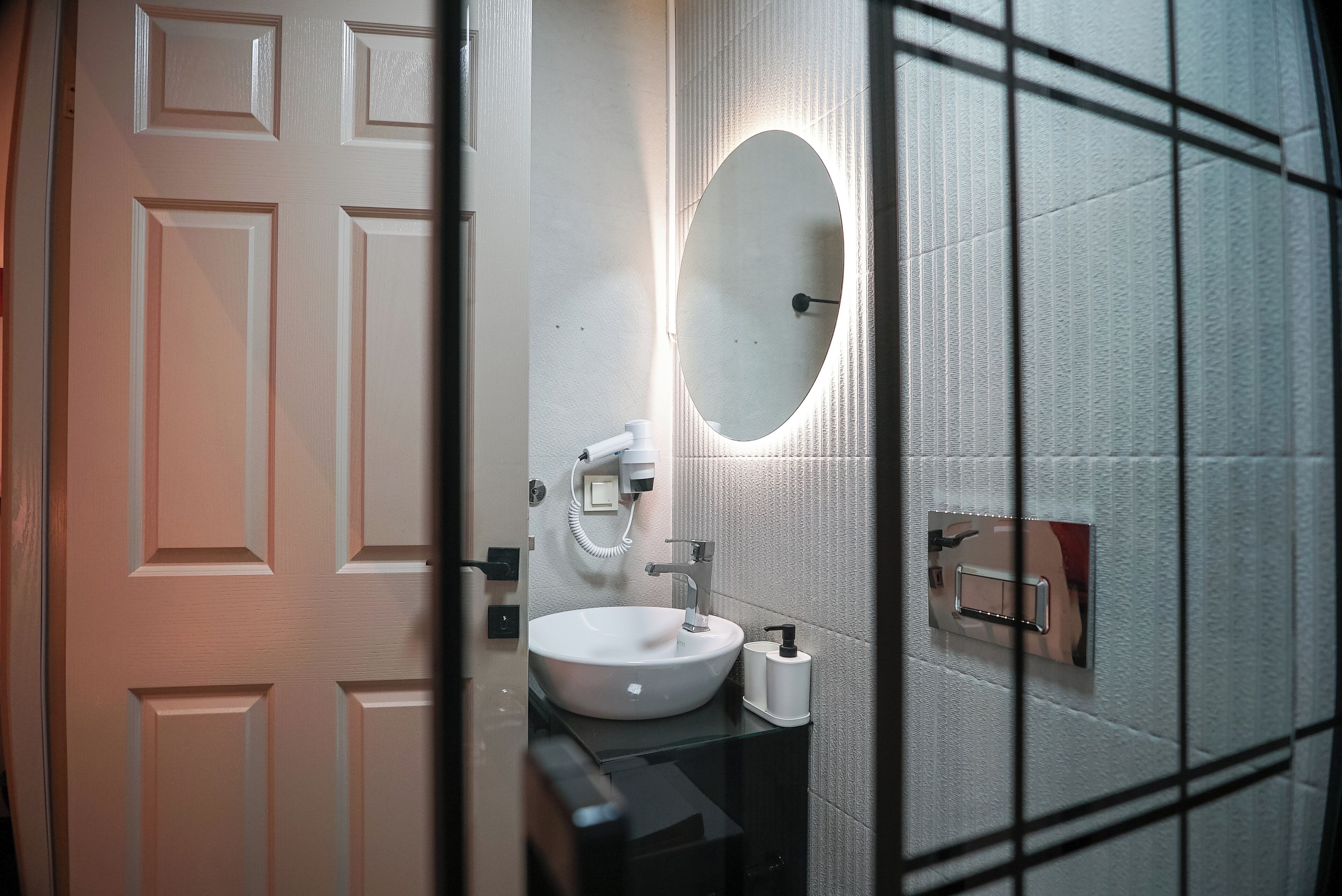 standard double room | bathroom | shower, rainfall showerhead, free toiletries, hair dryer
