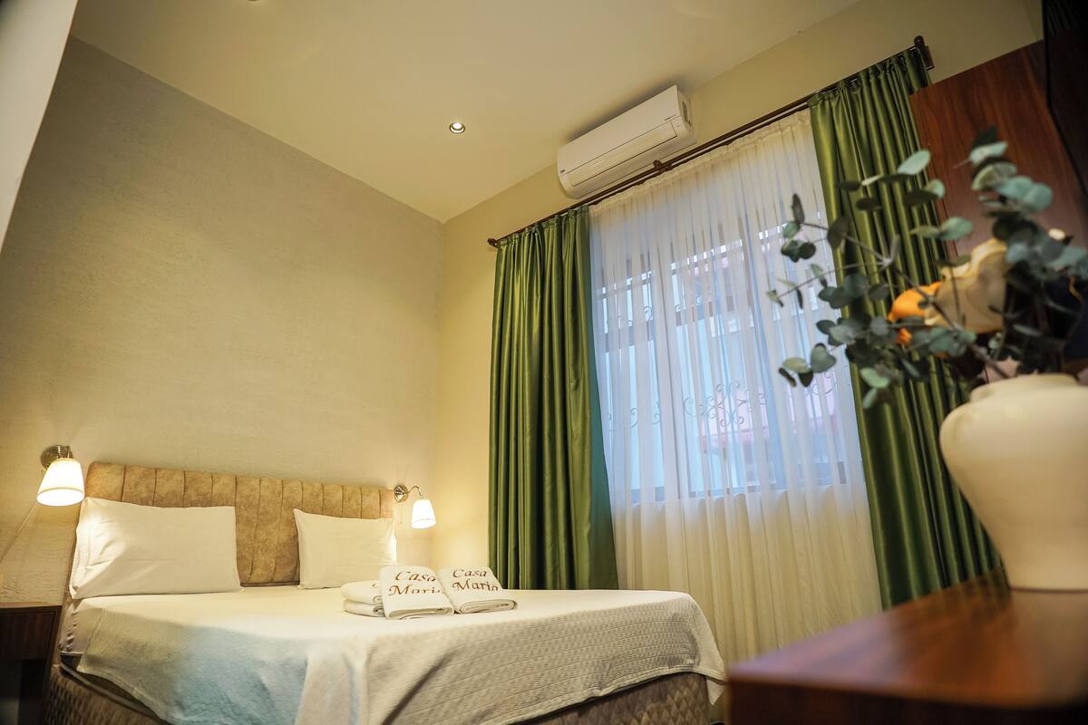 Phòng đôi Tiêu chuẩn | Bộ trải giường bằng vải cotton Ai Cập, bộ đồ giường cao cấp, minibar 