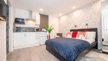 1 quarto, escrivaninha, ferros/tábuas de passar roupa, Wi-Fi de cortesia