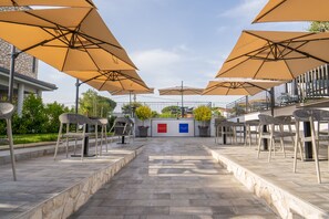 Outdoor dining - Best Western Plus Sabaudia Hotel (Sabaudia)