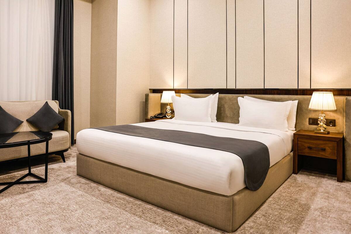 Standard Room, 1 King Bed