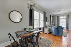 Interior - The Broad House, Historic | Renewed | Cozy (Savannah)
