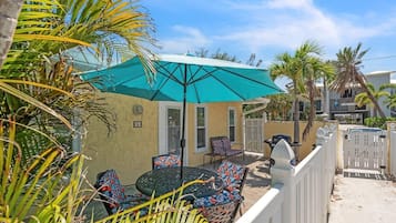 House, 2 Bedrooms | Outdoor dining