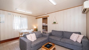 Smart TV, DVD player - Getaway to Cabin 49- this charming, cute cabin located in the Geographe Holiday Park (Broadwater)