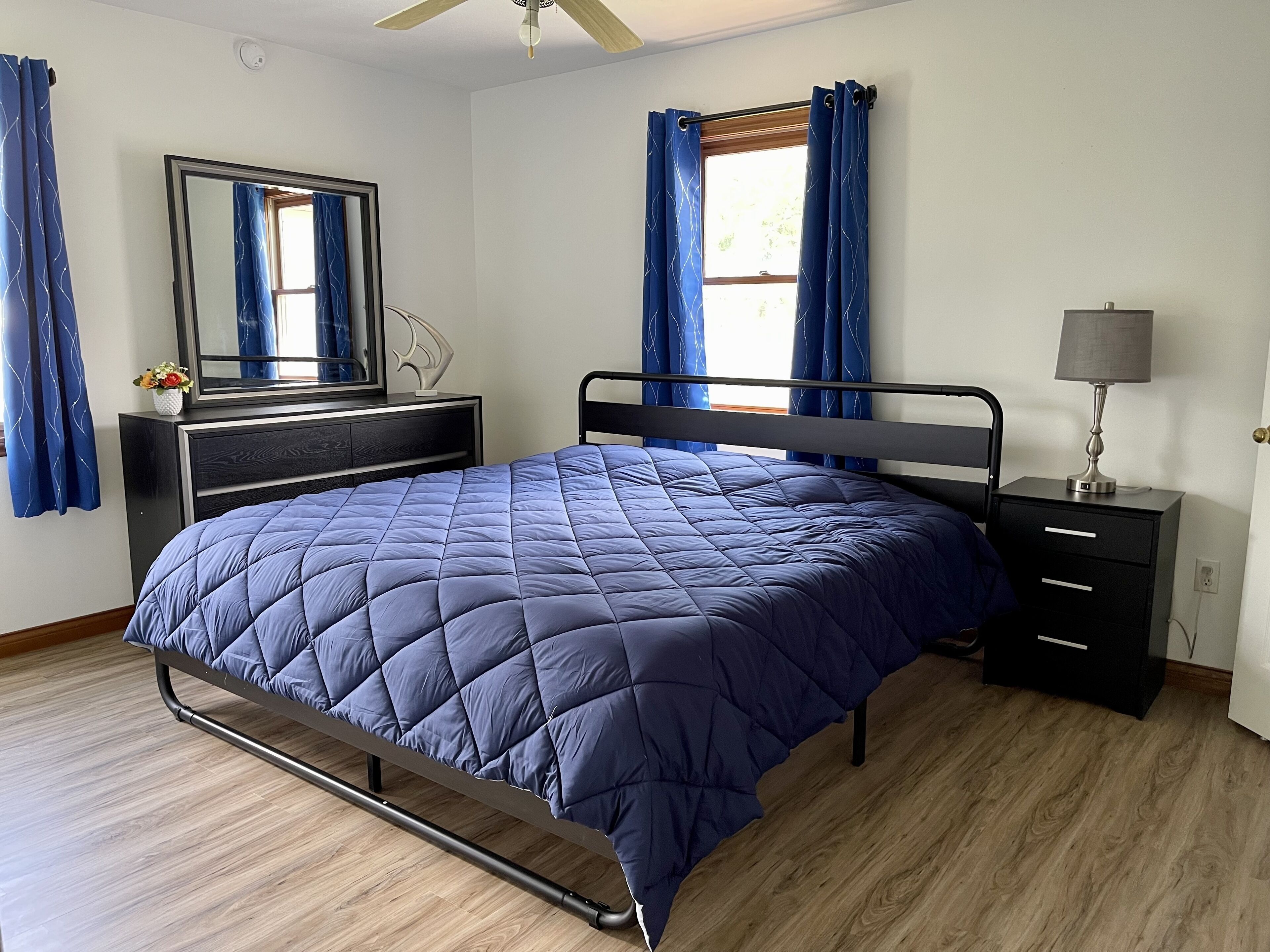 4 bedrooms, desk, iron/ironing board, WiFi