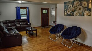 Interior - 10mins to IU/Close to Lake Lemon/Pet Friendly/  (Bloomington)