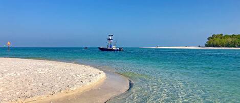 Beach nearby, sun loungers, beach towels