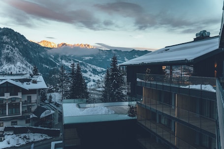 Exterior. Haven Mountain Retreat