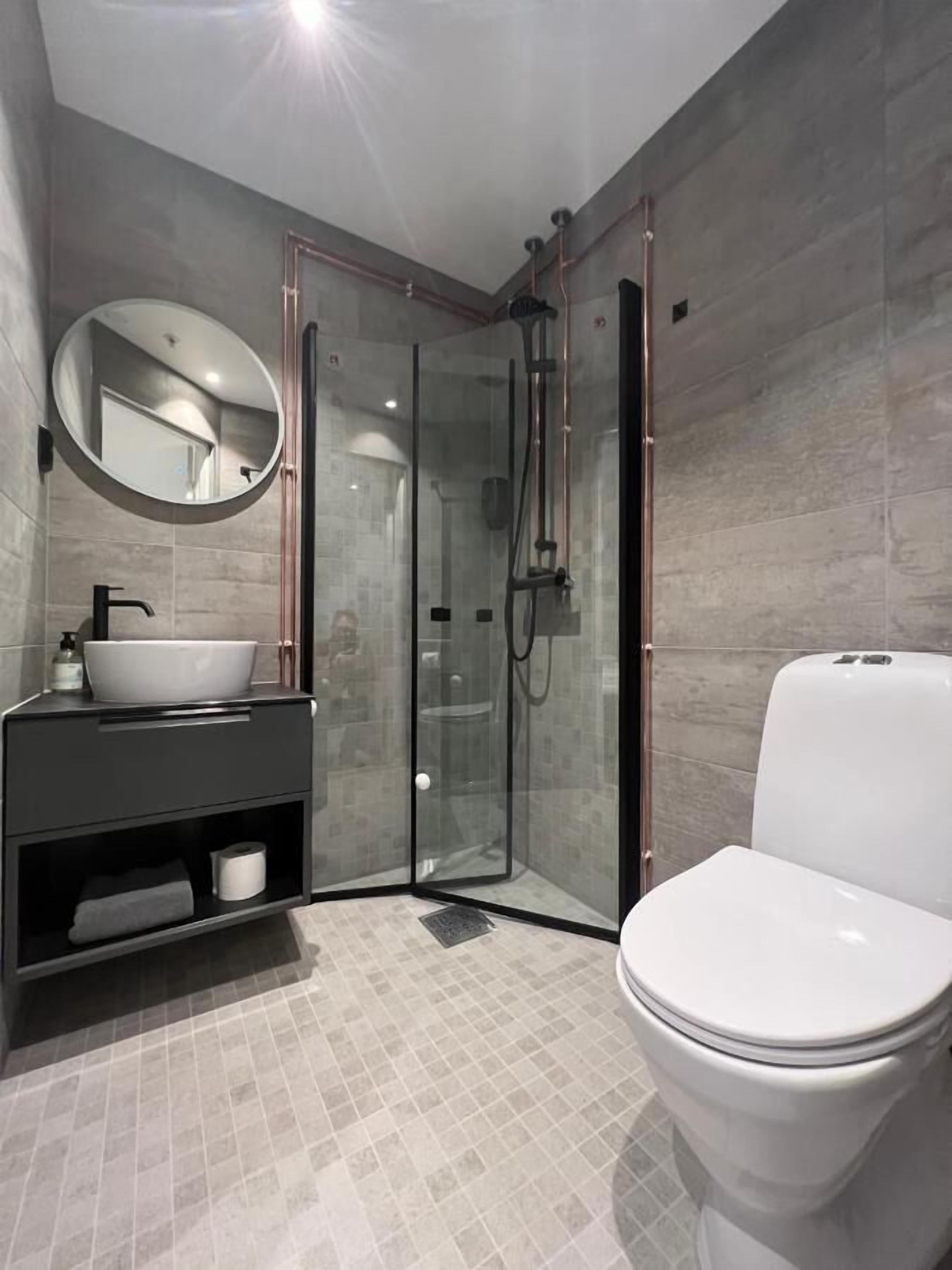 Shower, hair dryer, towels, shampoo