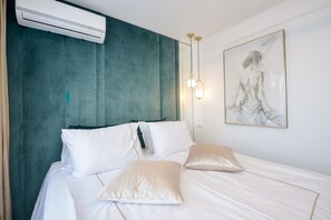 1 bedroom - Celeste - One Bedroom Apartment - Next to Victoria Avenue and Cismigiu Park (Bucharest)