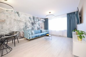 Apartment, 1 Bedroom, City View | Living area