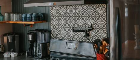 Kühlschrank, Mikrowelle, Ofen, Herdplatte