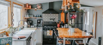 HunnyHAUS: Deluxe TINY*private spa*walk to town