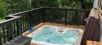 HunnyHAUS: Deluxe TINY*private spa*walk to town