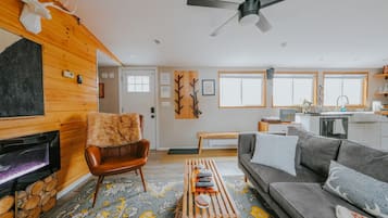 Smart TV, fireplace