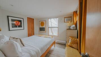 2 bedrooms, desk, iron/ironing board, free WiFi