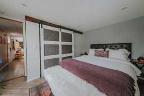 2 bedrooms, desk, iron/ironing board, free WiFi