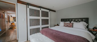 HunnyHAUS: Deluxe TINY*private spa*walk to town
