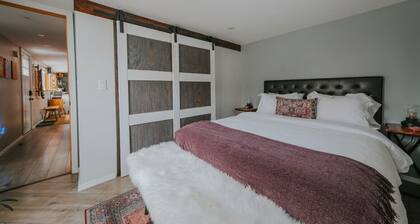 HunnyHAUS: Deluxe TINY*private spa*walk to town