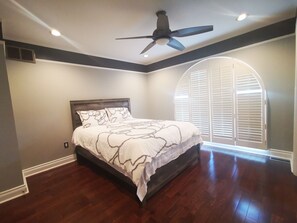 6 bedrooms, WiFi