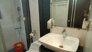 Standard Room | Bathroom - Hotel Sheldon (Kolkata)