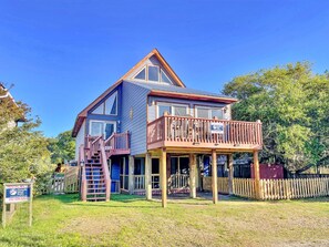 Exterior - SeaClusion I and SeaClusion II: Centrally located, perfect for biking or walking (Ocracoke)