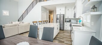 3BR River Front with inviting views