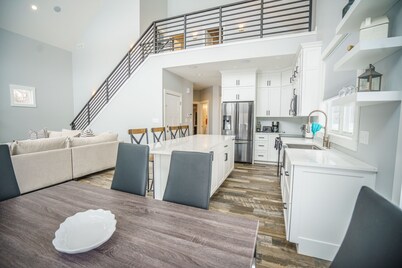 3BR River Front with inviting views