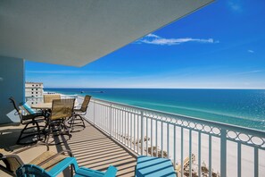 Outdoor dining - 🌊Colonnades 1201 - Beautiful 4BR Gulf Front Condo🌊 (Gulf Shores)