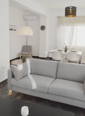 Interior - GTD31501 - Art room of Athens - Muse (Palaio Faliro)