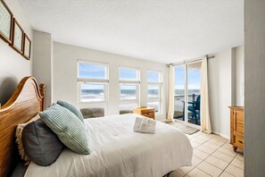 3 slaapkamers, een strijkplank/strijkijzer, wifi, beddengoed