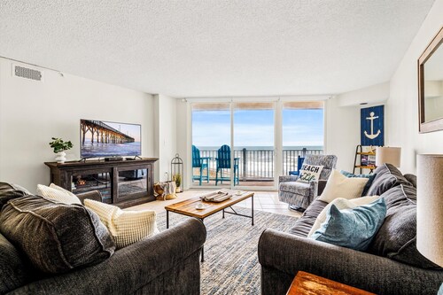3BR Oceanfront Resort w/ Beach & Pool Access