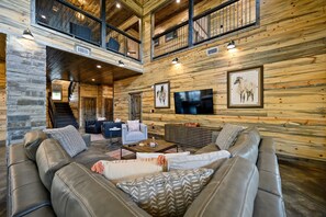 Smart TV, caminetto, videogiochi