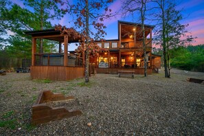 Exterior - Sleeps 22, Creek Side, Pickleball, Basketball Court, Game room in Broken Bow! (Broken Bow)
