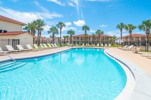 Piscina all'aperto, una piscina riscaldata