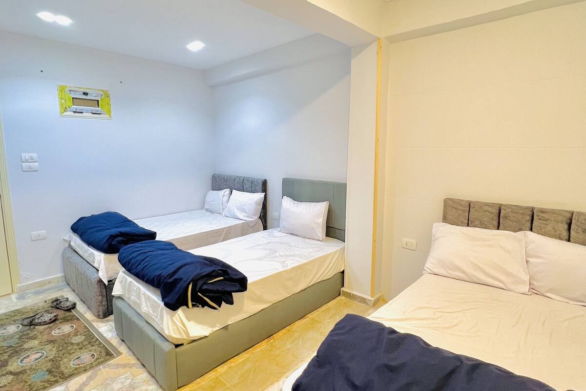 Premium bedding, minibar, WiFi (free), bed sheets