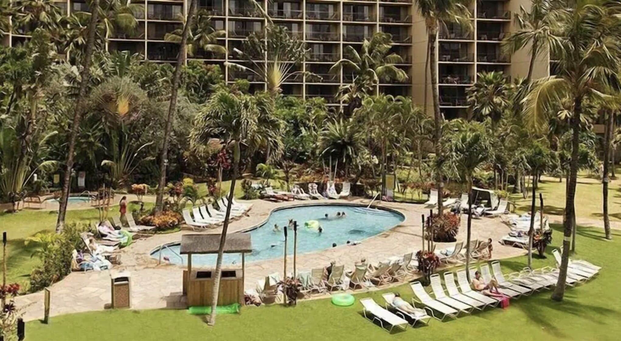 Alberca al aire libre y alberca climatizada